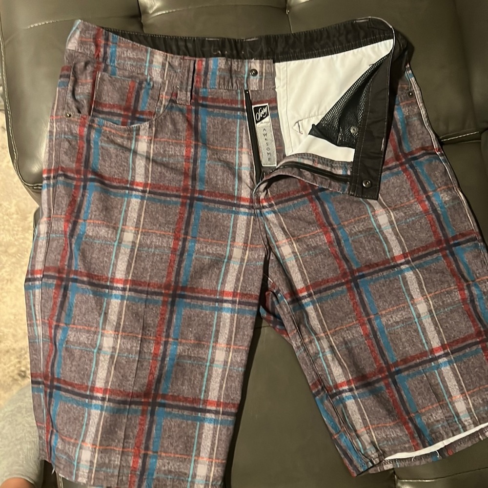 Travis Mathew size 32 plaid shorts